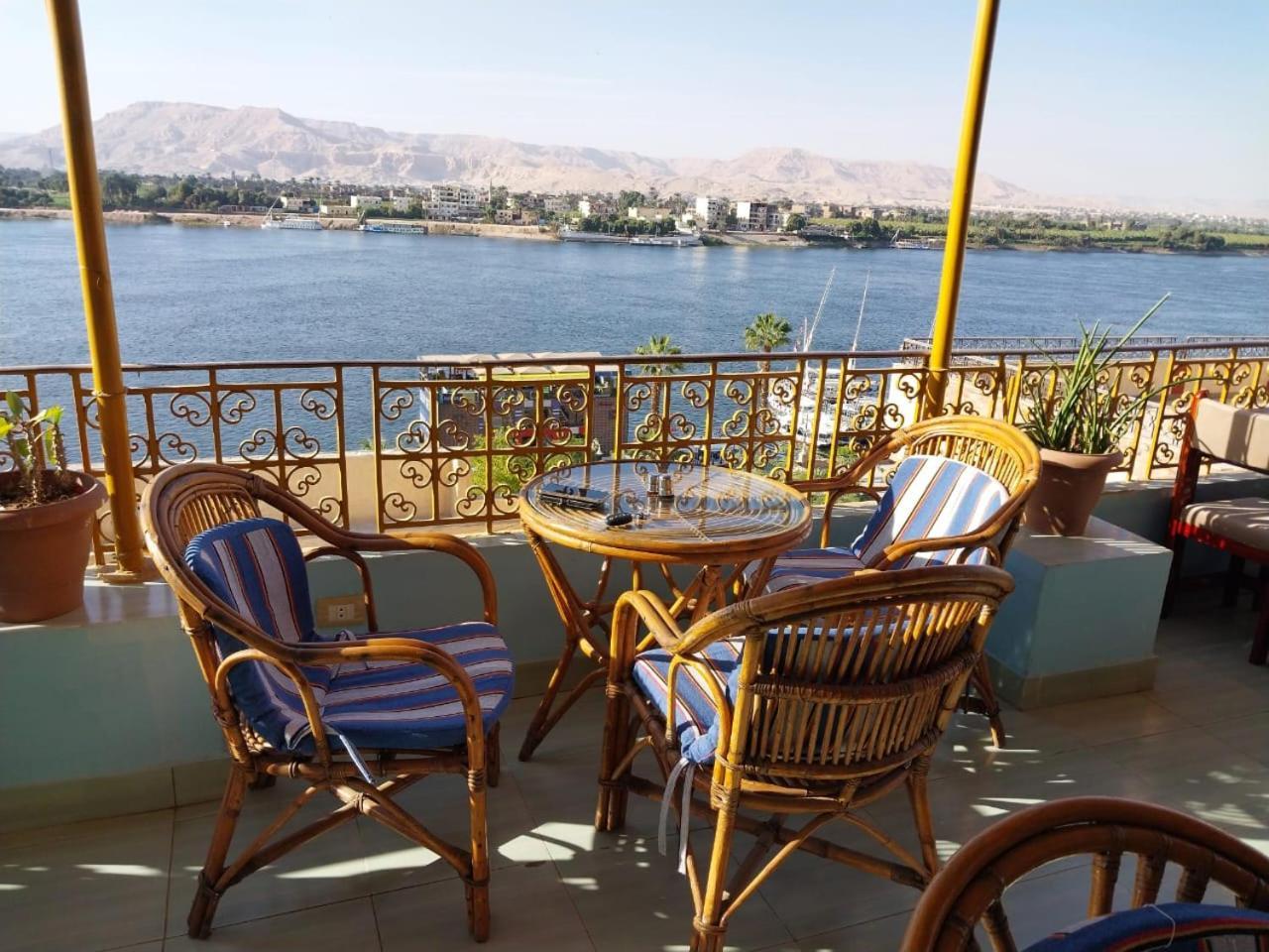 Merry Land Hotel & Roof Top Nile Restaurant Luxor Luaran gambar