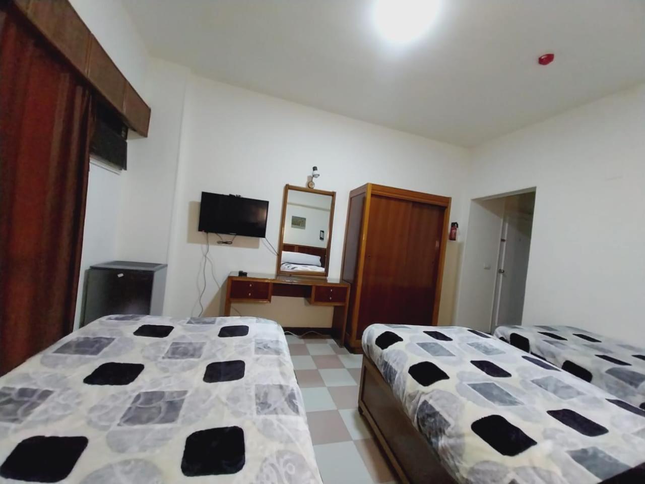 Merry Land Hotel & Roof Top Nile Restaurant Luxor Luaran gambar