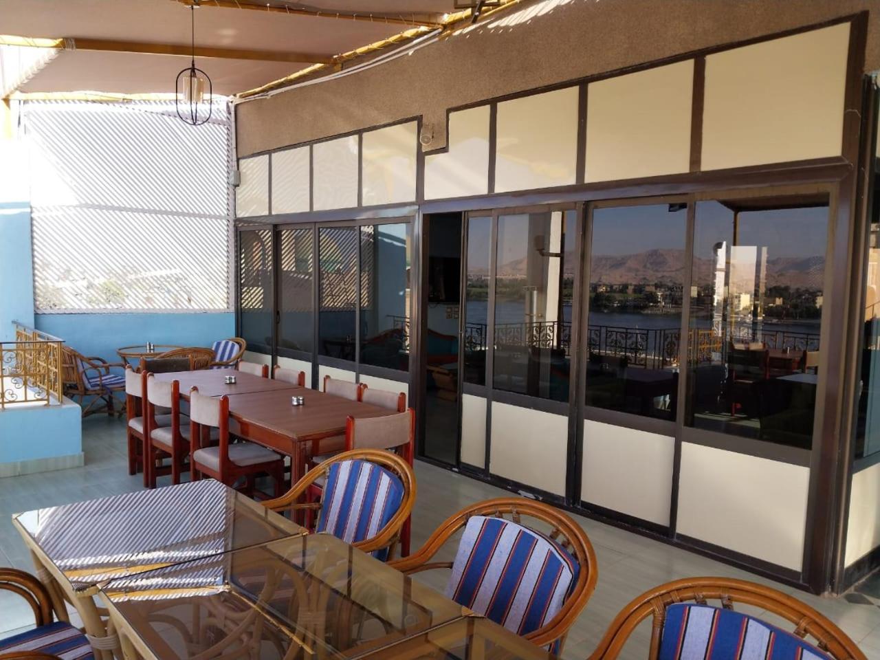 Merry Land Hotel & Roof Top Nile Restaurant Luxor Luaran gambar