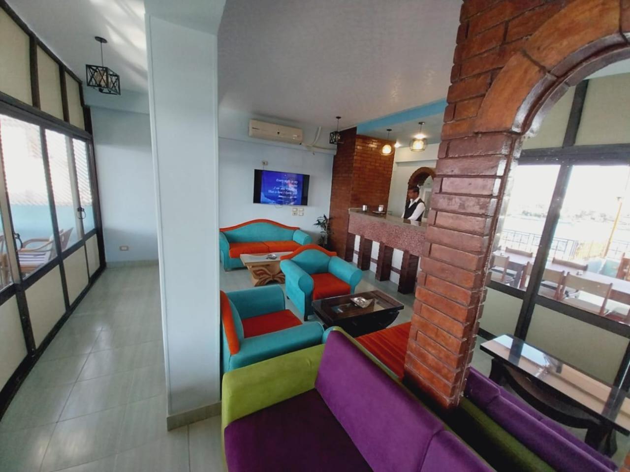 Merry Land Hotel & Roof Top Nile Restaurant Luxor Luaran gambar