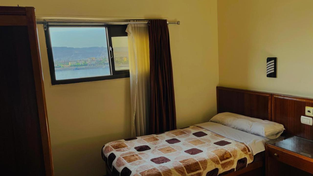 Merry Land Hotel & Roof Top Nile Restaurant Luxor Luaran gambar